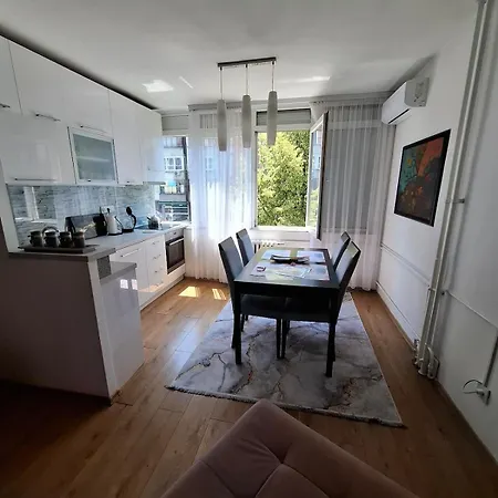 Ruby - Prostrano, Parking, Blizu Centra Apartamento *