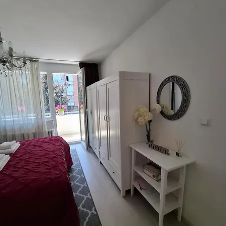 Ruby - Prostrano, Parking, Blizu Centra Apartment